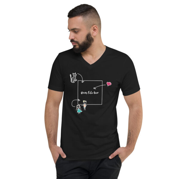 Personalisierbares Unisex-T-Shirt mit V-Ausschnitt schwarz